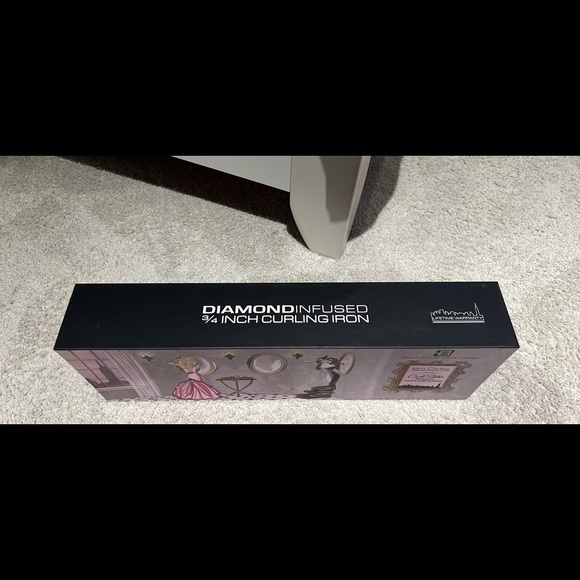 Brilliance New York Diamond Infused 3/4 inch curling wand - Picture 1 of 3